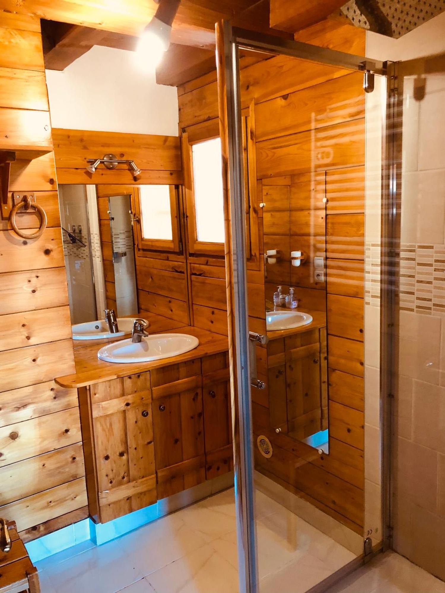Cosy Avec Terrasse Plein Sud, 2 Chambres, Au Coeur De La Haute-savoie *