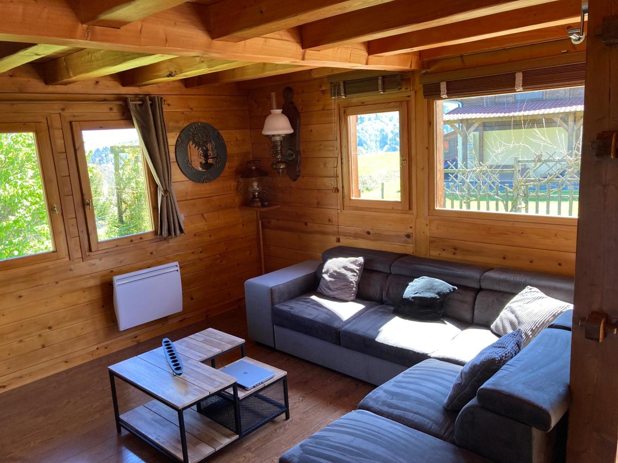Chalet Cosy Avec Terrasse Plein Sud, 2 Chambres, Au Coeur De La Haute-savoie *